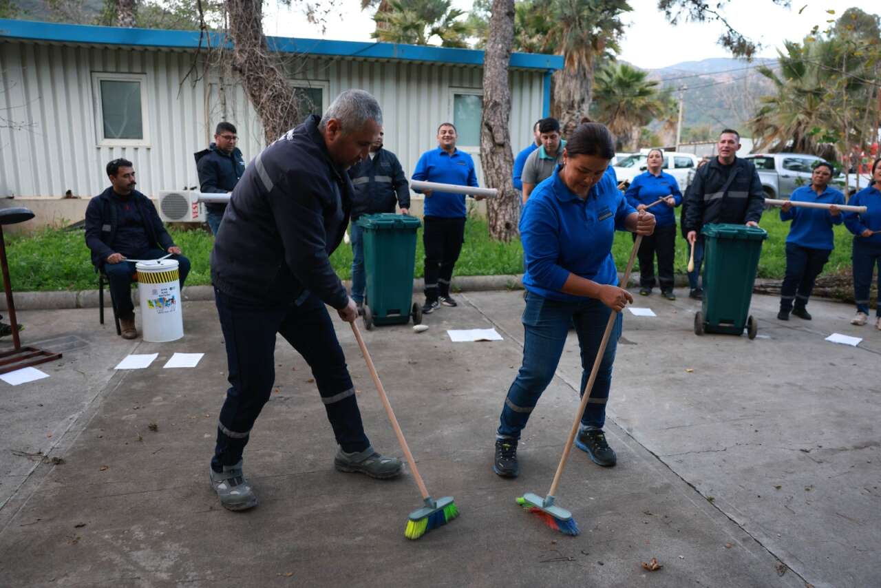 Marmaris’te Temizlik Emekçileri Yeni Yılda Sahneye Çıkıyor 2